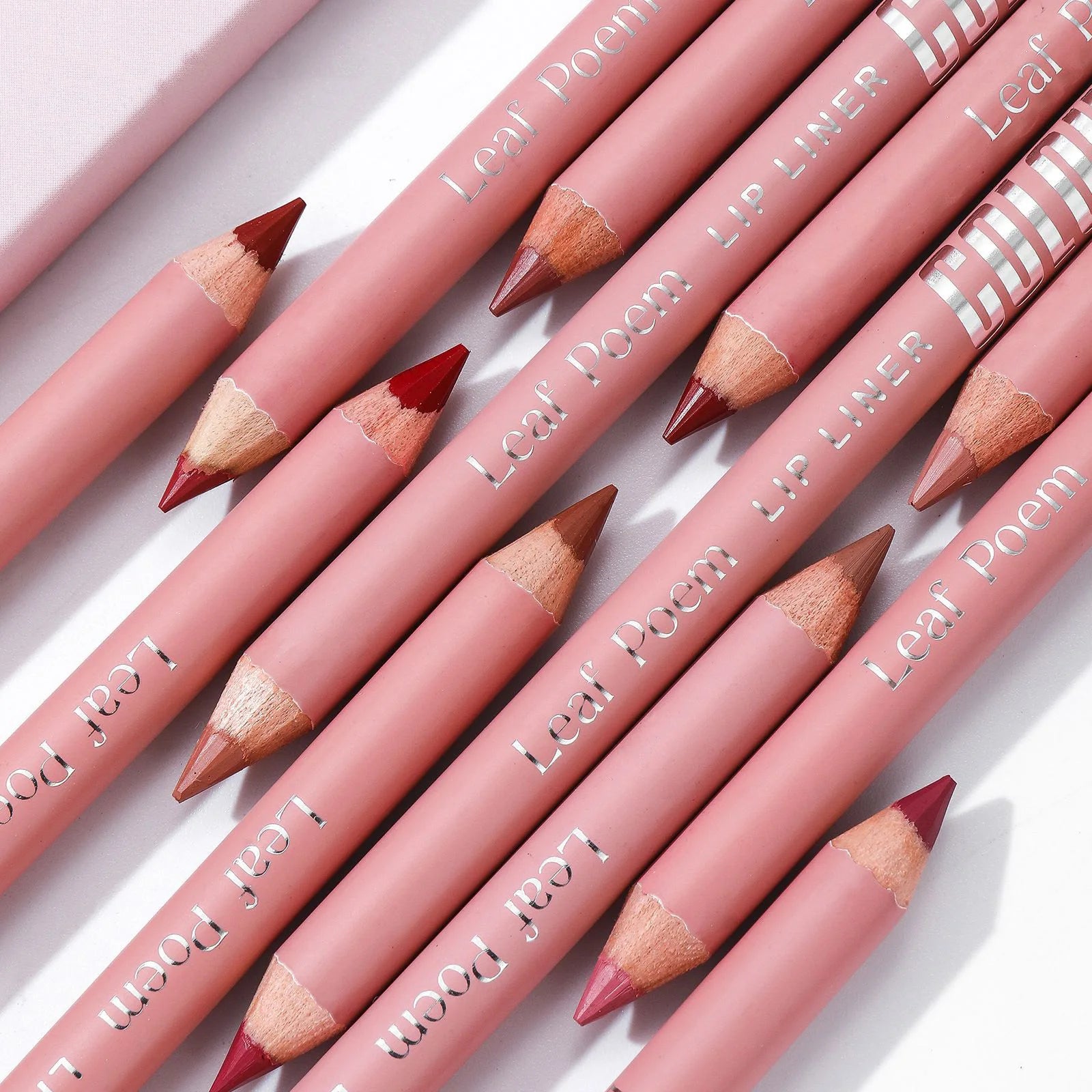 Lápis Delineador Labial Matte 12 Cores - Impermeável e Duradouro